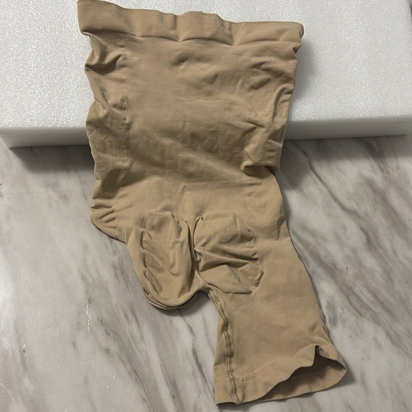 Brand New SKIMS Seamless Sculpt Solution Short - Exposed XS NWOT and a S size - Picture 5 of 6